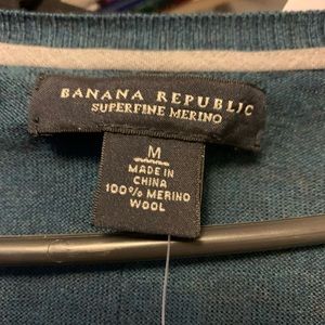 Banana republic v neck sweater. Merino wool. Pretty teal.